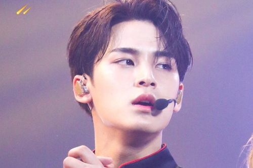 Mingyu (Seventeen) quấy rối tình dục bạn học nữ