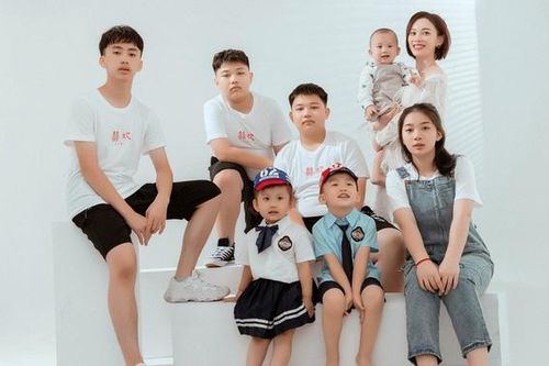 Gia đình Trung Quốc trả hơn 3,5 tỷ đồng để được sinh 7 người con