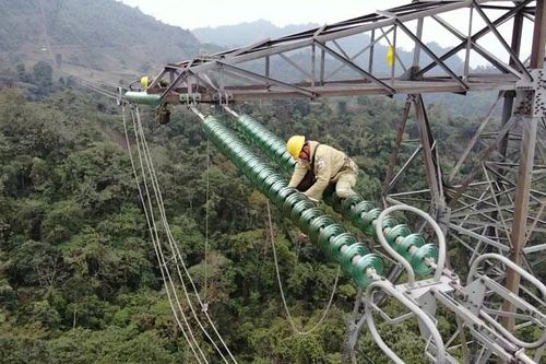 Đẩy mạnh ứng dụng khoa học công nghệ trong kiểm tra lưới điện