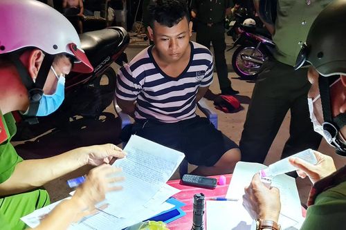 Tuần tra kiểm soát phát hiện 2 đối tượng tàng trữ ma túy