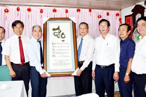 Thăm nguyên lãnh đạo Sở Y tế An Giang nhân ngày Thầy thuốc Việt Nam 27-2