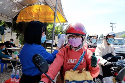 Đạ Huoai triển khai biện pháp phòng chống dịch Covid-19 trong việc cưới, việc tang