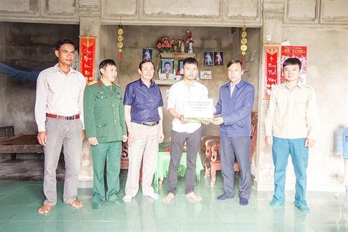 Thanh niên Quảng Trị phấn khởi, tự tin lên đường nhập ngũ
