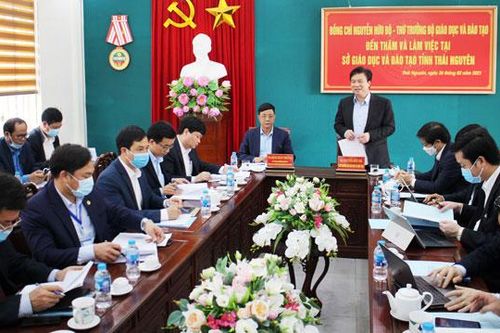 Thứ trưởng Bộ Giáo dục và Đào tạo làm việc với ngành Giáo dục