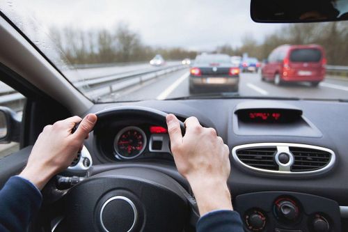 Lái xe tốc độ cao: Những điều cấm kỵ để đảm bảo an toàn