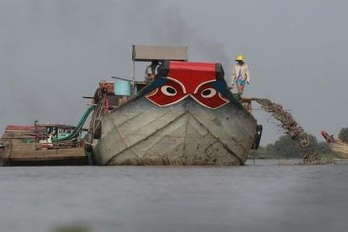Phó Chánh Văn phòng Sở Giao thông Vận tải bị bắt vì bảo kê cát lậu