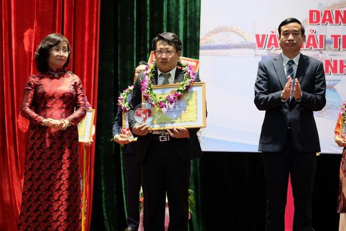 Vinh danh đội ngũ y, bác sĩ Đà Nẵng