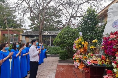 Bệnh viện YHCT Nghệ An dâng hương tưởng nhớ Đại danh y Hải Thượng Lãn Ông Lê Hữu Trác