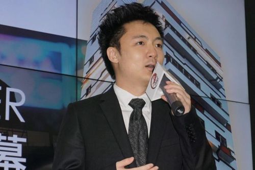 Con nhà siêu giàu Hong Kong lập nên đế chế eSports