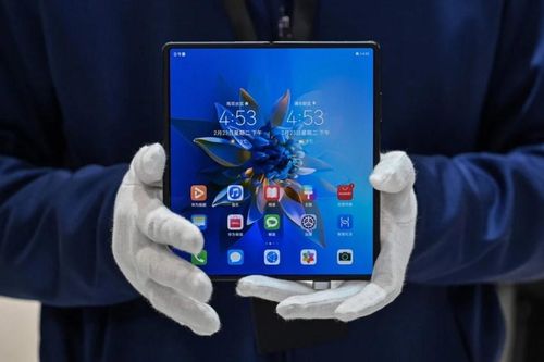 CEO Huawei: 'Phải làm ra sản phẩm cao cấp từ linh kiện hạng 3'
