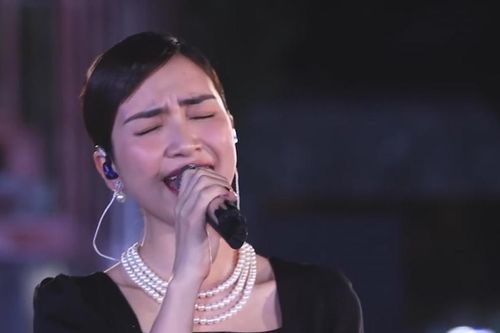Hòa Minzy song ca 'Cầu hôn' cùng Hứa Kim Tuyền