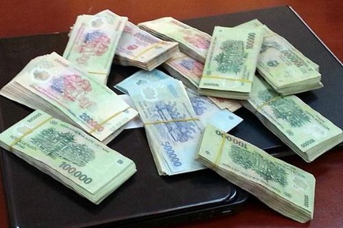 Lừa chạy biên chế, chiếm đoạt 400 triệu đồng