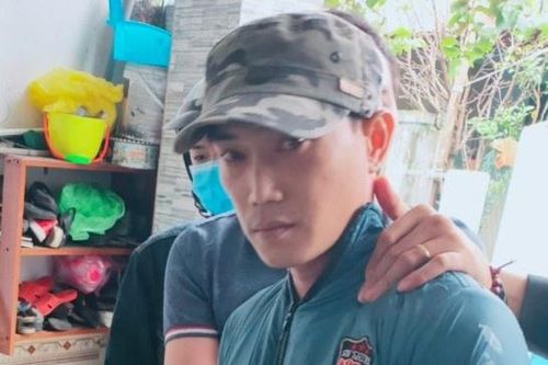 Bắt kẻ giả thợ sơn giật dây chuyền của phụ nữ