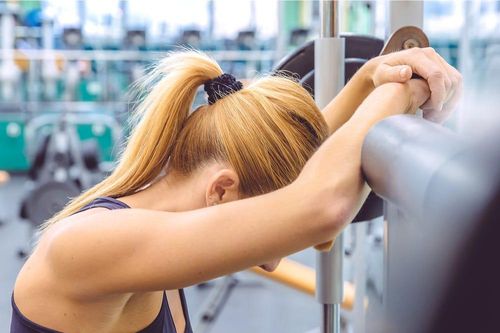 7 dấu hiệu cảnh báo bạn tập thể dục quá sức