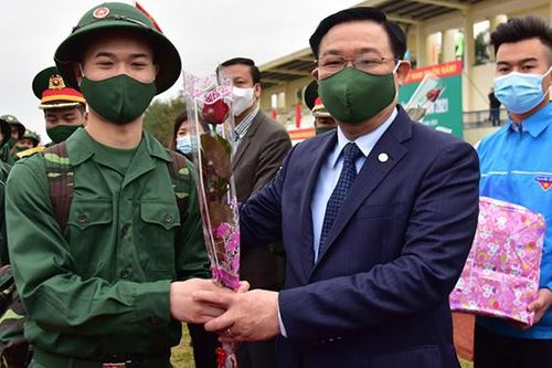 Hà Nội: Gần 4.000 thanh niên lên đường nhập ngũ