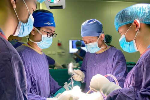 'Bàn tay vàng' trong mổ nội soi khớp gối