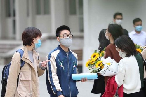 Học sinh Hà Nội đi học lại từ 2/3, đeo khẩu trang đúng cách