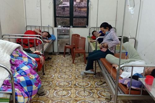 Hơn 80 người có dấu hiệu ngộ độc thực phẩm