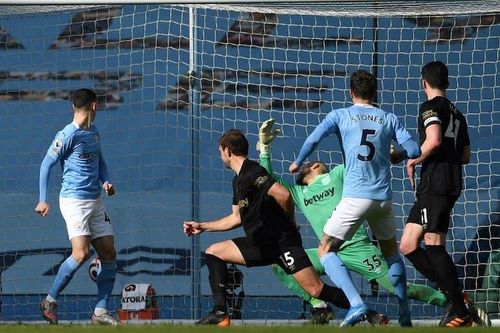 Man City thắng West Ham 2-1