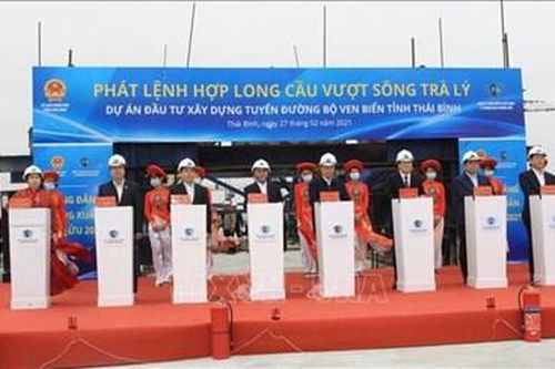 Hợp long cầu vượt sông Trà Lý (Thái Bình)