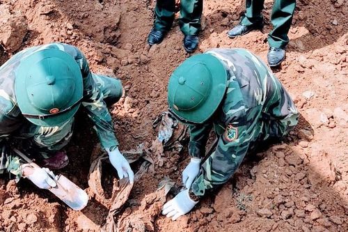 Phát hiện 5 hài cốt liệt sĩ kèm theo nhiều di vật