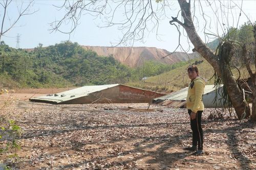 Bạt núi lấy mặt bằng xây nhà máy, nhà dân bị vùi lấp: Vòng vo xin chỉ đạo
