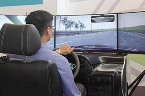 Lùi thời gian học và thi lái xe bằng phần mềm mô phỏng