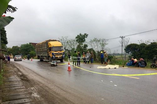 Va chạm với ô tô tải chở keo, người đàn ông tử vong tại chỗ