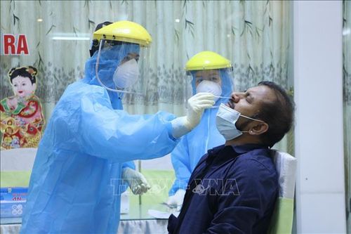 Ngày Thầy thuốc Việt Nam 27/2: 'Lá chắn' nơi tuyến đầu chống dịch