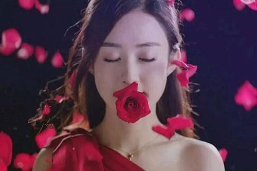 Đàn ông càng nhìn sẽ càng 'mê đắm' 1 đặc điểm của người phụ nữ