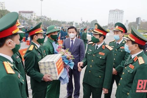 3.873 thanh niên Thanh Hóa hăng hái lên đường nhập ngũ