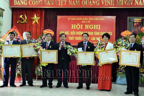 Điện Biên: Trao tặng danh hiệu 'Thầy thuốc ưu tú' cho 6 cá nhân