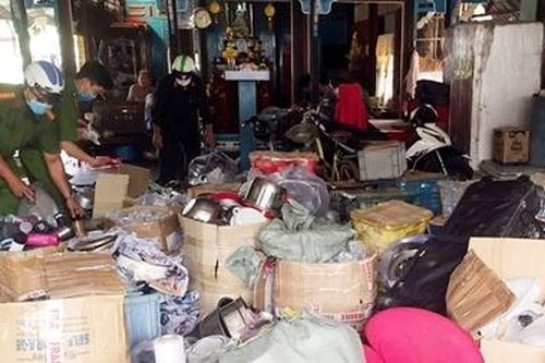 Đột kích 2 kho hàng lậu ở An Giang