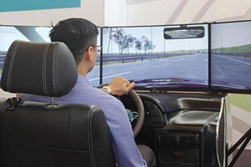 Lùi thời gian học và thi lái xe bằng phần mềm mô phỏng