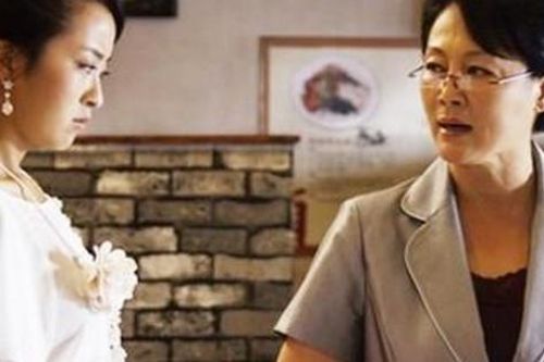Mua hoa quả cúng Rằm, nàng dâu choáng trước câu nói của mẹ chồng