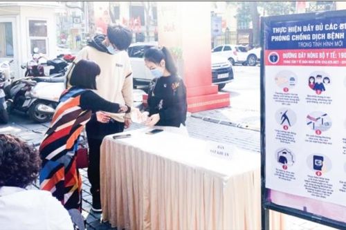 COVID không ngăn được tình yêu sách