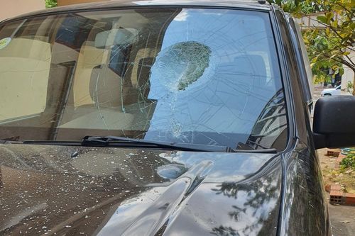 Giám đốc ban quản lý dự án đập vỡ kính ôtô đậu trước nhà