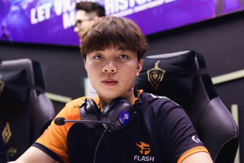 ADC tỏa sáng giúp Team Flash Liên Quân đánh bại Heavy