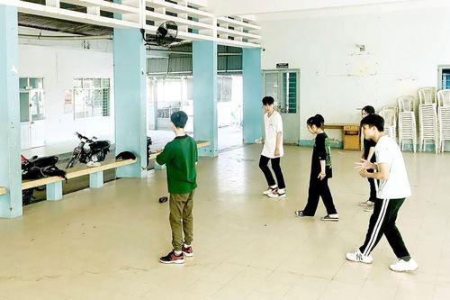 Thử thách với thiết chế văn hóa phường xã