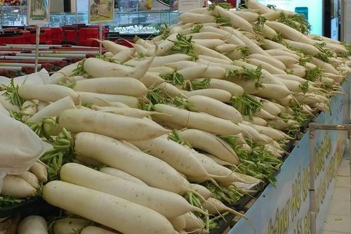Hơn 150 tấn củ cải, cà chua ở Hà Nội được 'giải cứu'