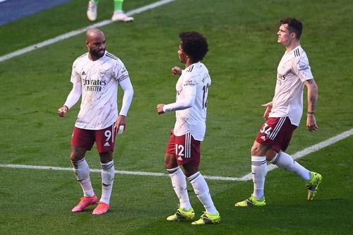 Pepe tỏa sáng, Arsenal ngược dòng hạ Leicester