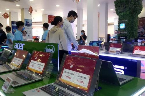 Sau Tết, tivi hạng sang giảm giá hàng chục triệu đồng