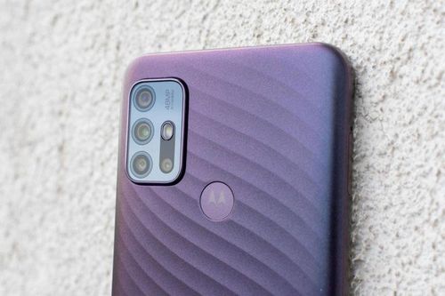 Smartphone chống nước, 4 camera sau, pin 'khủng', giá hấp dẫn