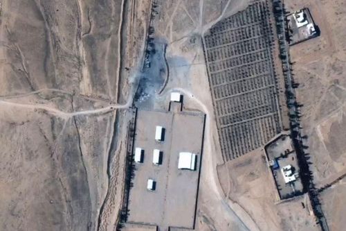 5 trong số 7 quả bom Mỹ ném xuống căn cứ quân sự Iran ở Syria bị trật mục tiêu
