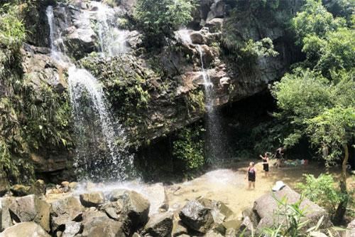 Ghé thăm 3 thác nước làm 'mê lòng người' ở Quảng Ninh