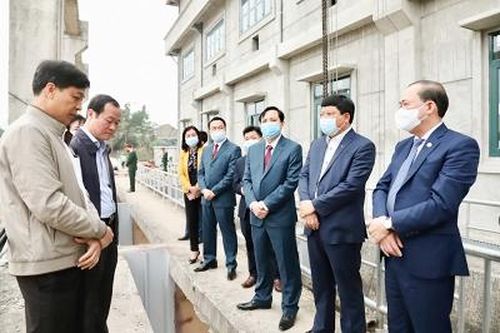 Phó Bí thư Thường trực Tỉnh ủy Hoàng Công Thủy thăm, kiểm tra tình hình thi công các công trình tại huyện Cẩm Khê