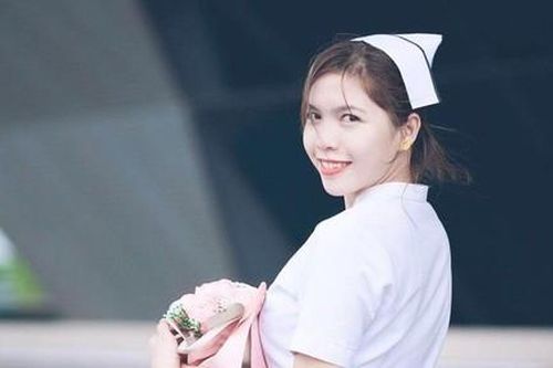 Những bóng hồng tòng quân