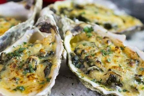 Hàu nướng phô mai và rau cải