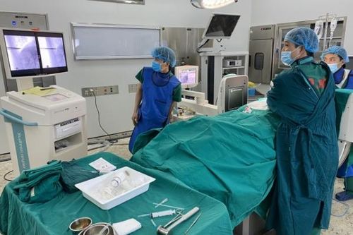 Cụ bà 101 tuổi thoát cảnh nằm liệt nhờ bơm xi măng vào đốt sống