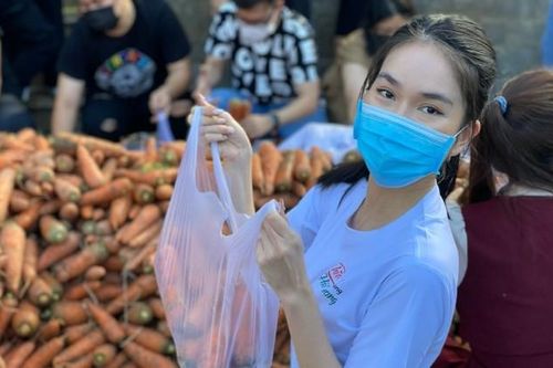 Á hậu Phương Anh cùng dàn người đẹp chung tay 'giải cứu' 5 tấn nông sản Hải Dương